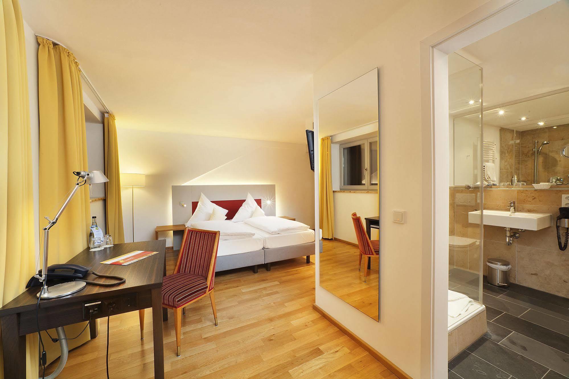 Akzent Brauerei Hotel Hirsch 오토보이렌 외부 사진